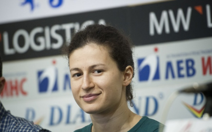 Зечири във втория кръг, Неделчева аут на турнира в Глазгоу