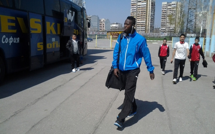 СНИМКИ: Левски замина на лагер в Правец, Топчо взе и контузените