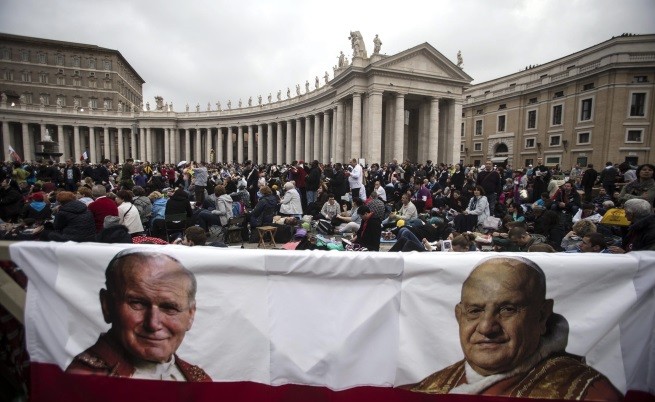 Папа Франциск провъзгласи за светии папа Йоан XXIII и папа Йоан Павел II