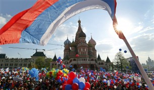 Москва: 100000 души участваха в манифестация за 1 май