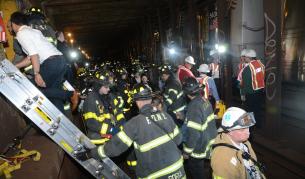 19 пострадаха при катастрофа в метрото на Ню Йорк