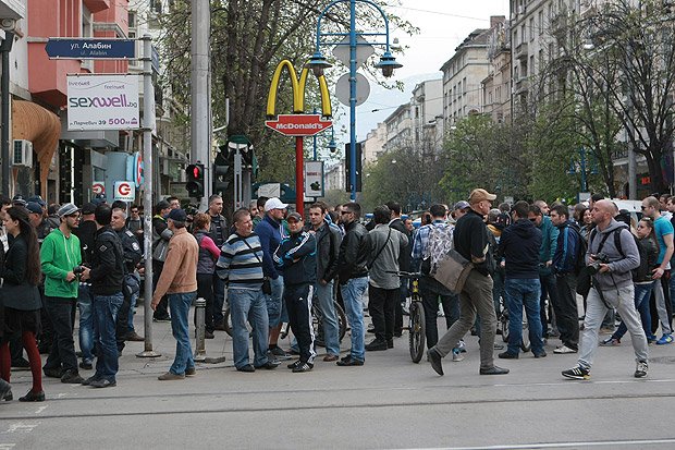 Фенове на Левски протестираха срещу Батков1