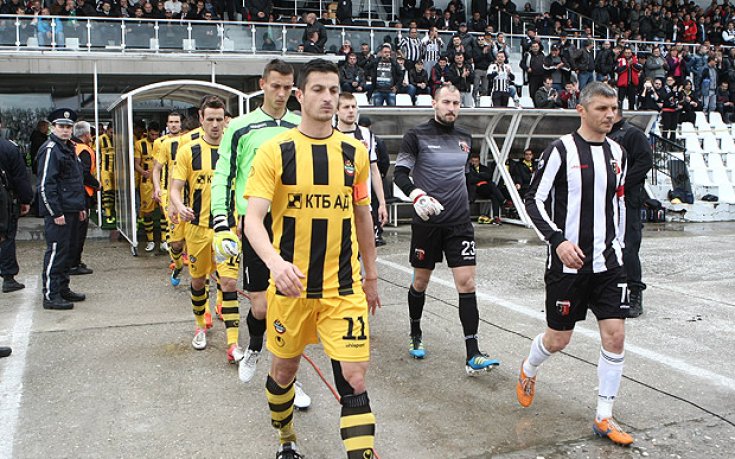 Прекратиха дербито между Локо Пд и Ботев