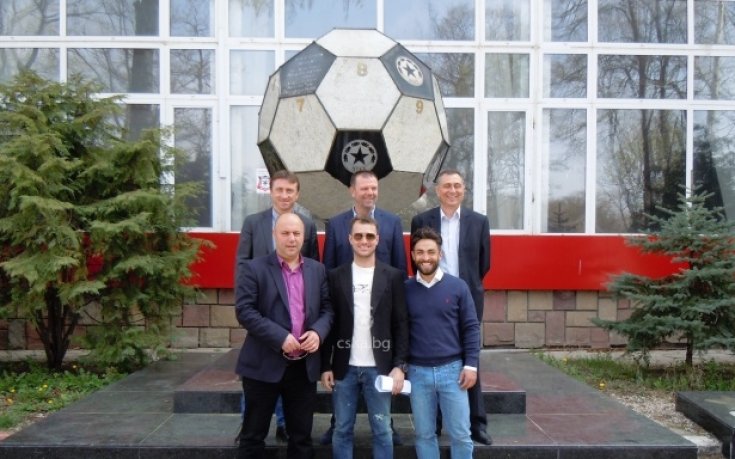 СНИМКИ: Стойчо Младенов и щабът му си купиха акции