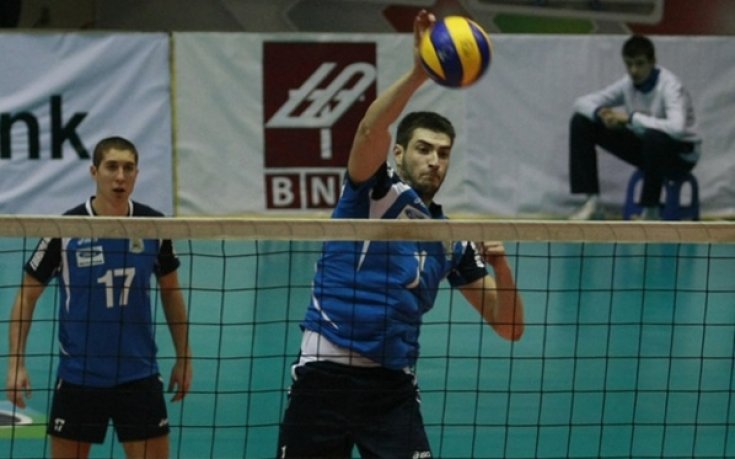 Левски Бол с единия крак на финал