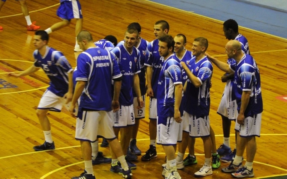 Важен успех за Спартак, Лукойл взе логичното в Бургас