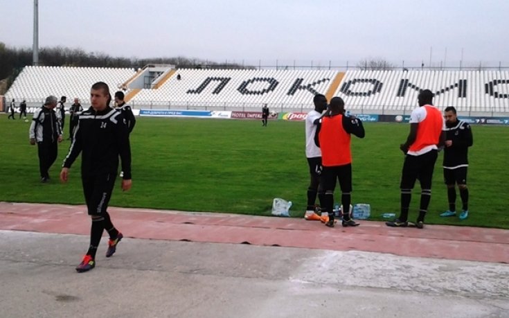 Камбуров и Тунчев останаха извън групата на Локо Пд за мача срещу Литекс