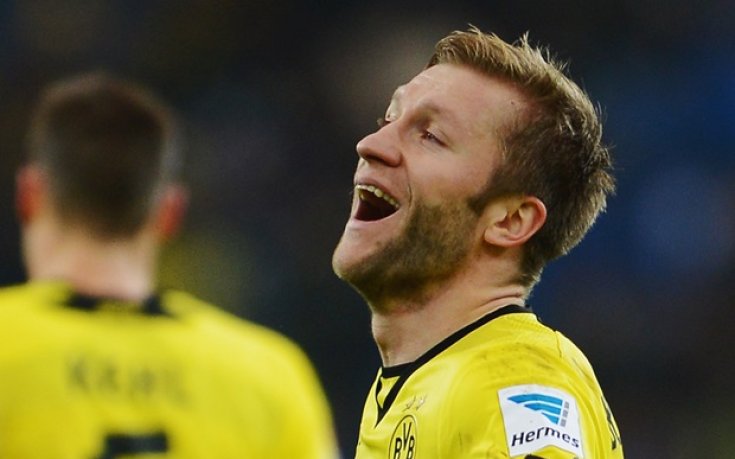 Звезда на Дортмунд дари 60 хиляди евро за лечение на невръстен фен