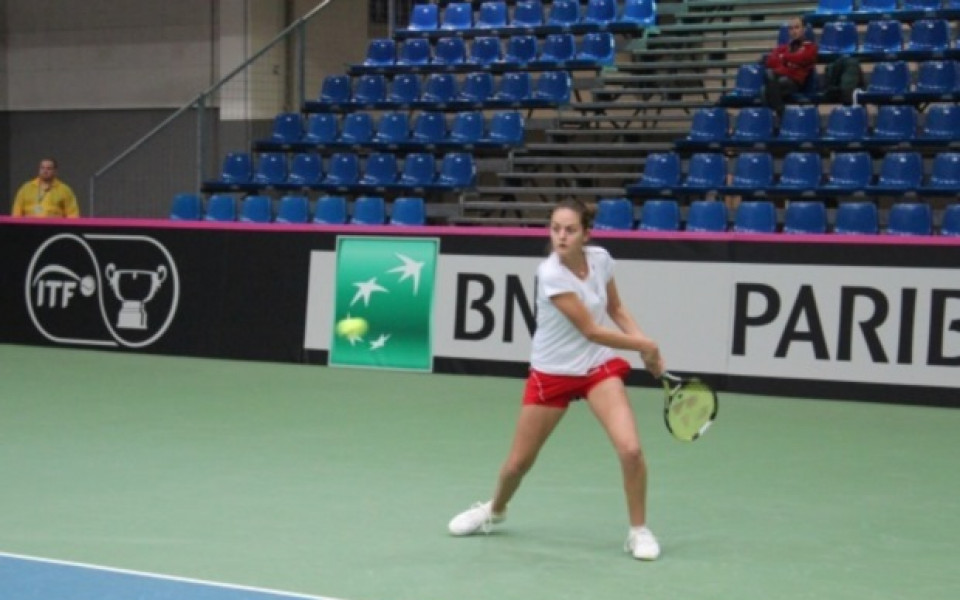 Стаматова на четвъртфинал на двойки в Анталия