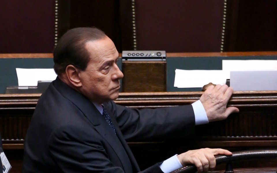 Една година обществено полезен труд за Берлускони
