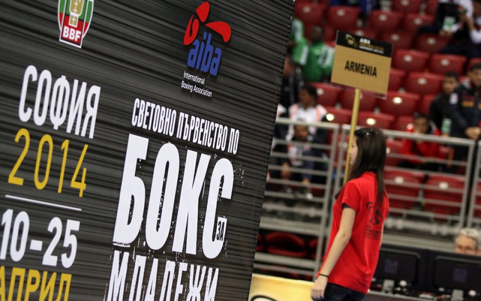 54 срещи се състояха във втория ден на  световното по бокс в София