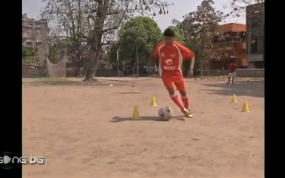 ВИДЕО: Индийски деца от улицата ще тренират в Манчестър Юнайтед