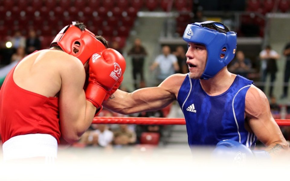 Казахстан с 4 от 4 в полуфиналите на световното по бокс