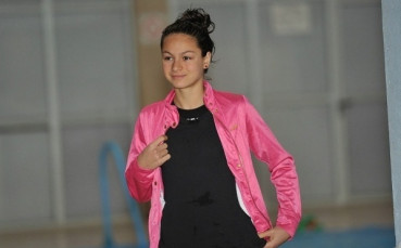 Кадоглу първа на 200 метра съчетано с национален рекорд на Балканиадата