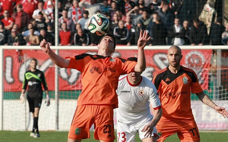 Кой кого ще надхитри?