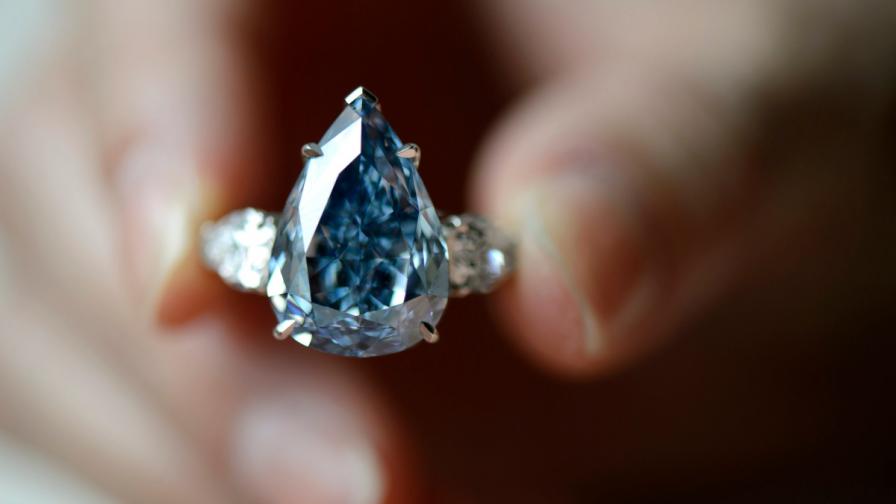 Син диамант постави рекорд при продажба на търг