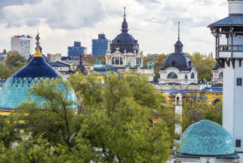 По-късно градът се възстановява, превръщайки се донякъде във витрина на относително прагматичната политика, провеждана от комунистическото правителство след 60-те години.