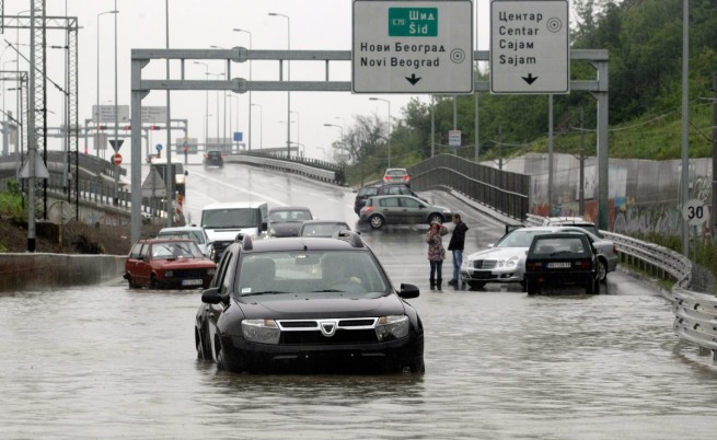 Пълна евакуация на цял град в Сърбия заради наводненията