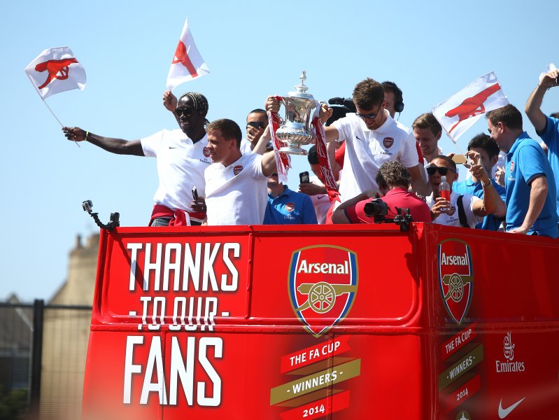 Хиляди отпразнуваха първия трофей на Арсенал след сушата1