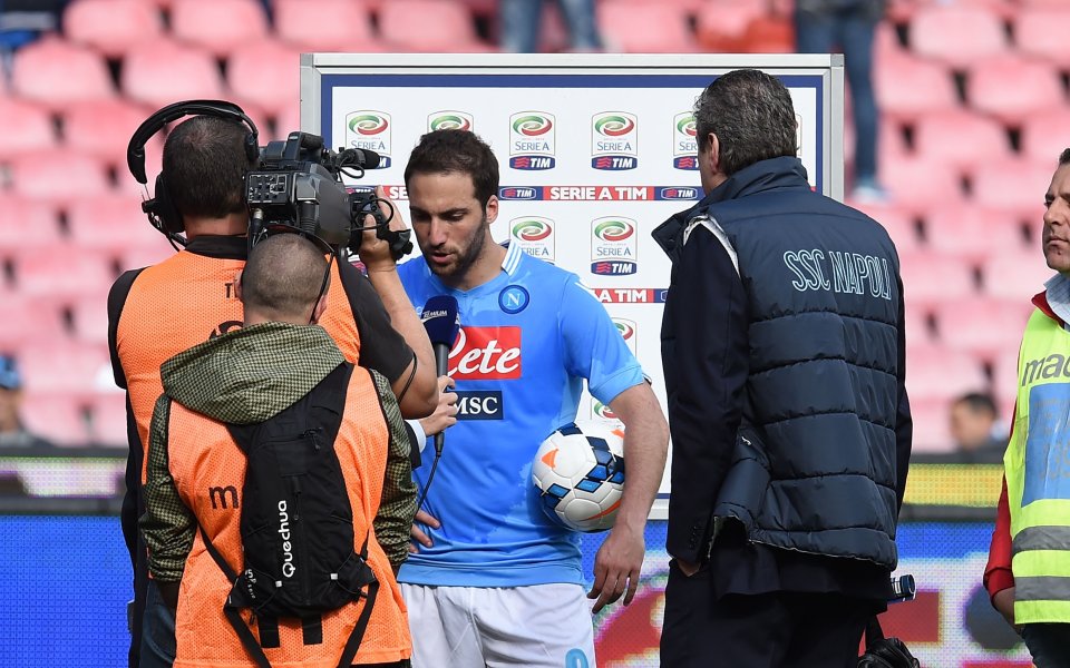 Наполи без Игуаин за Сампдория