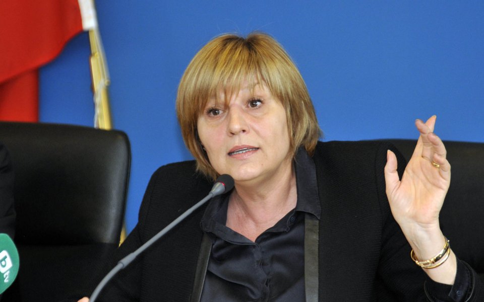 Министър Георгиева: Имаме воля да решим въпроса с базите на ЦСКА