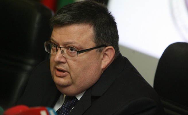 Цацаров: Янева не е център на скандала около 