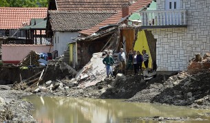 Звезди помагат на пострадали от наводненията на Балканите