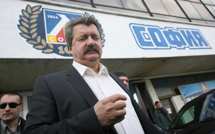 Батков, Хората и Левски