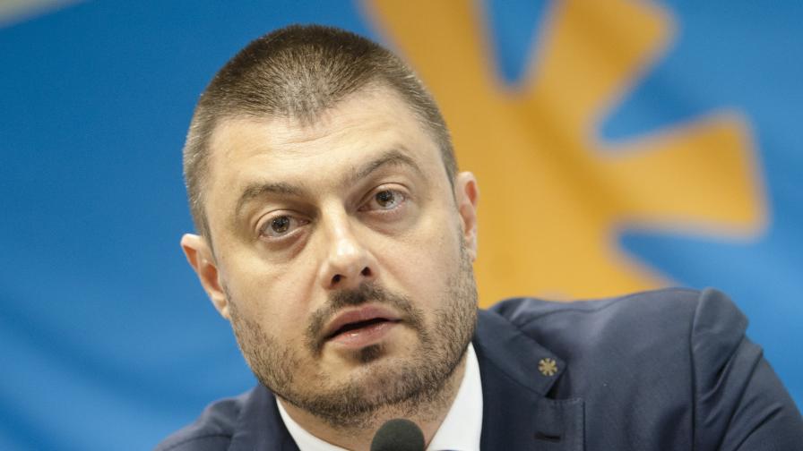 Бареков се отказва от НС, остава евродепутат