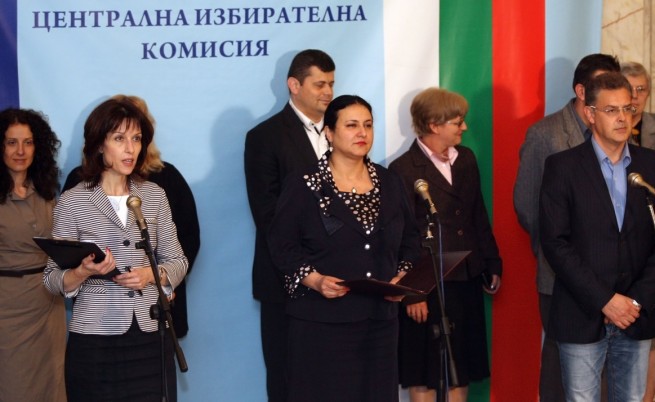 Станишев е в списъка на ЦИК с евродепутати, Пеевски - не