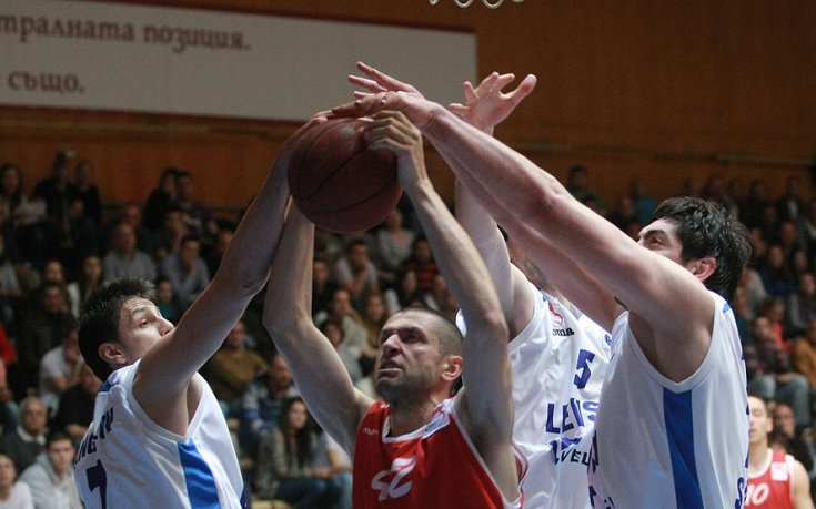 Левски отстреля Лукойл за нова драма и пети шампионски мач