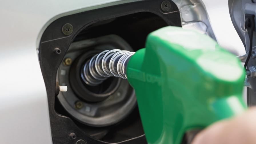 ВАП сезира КЗК за разликата между световната цена на петрола и на бензина у нас