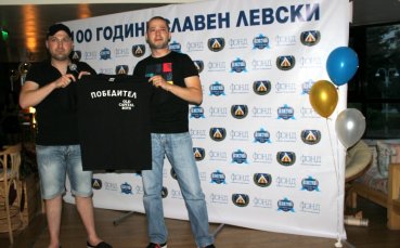 СНИМКИ: Сто години Левски във Велико Търново, гост фен преборил рака