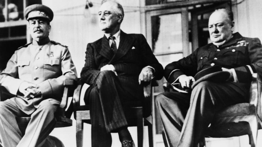 Й. В. Сталин, Фр. Рузвелт и У. Чърчил на конференцията в Техеран
