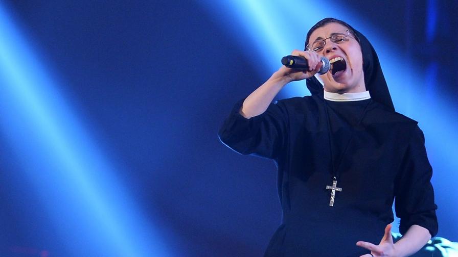 Монахиня записа кавър на хита на Мадона Like a Virgin