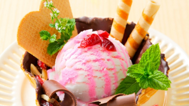 мелба сладолед плодове