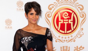 За Холи Бери пластичната хирургия е като наркотиците