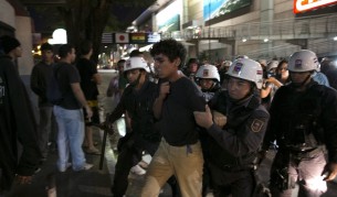 Част от демонстрантите, горили американския флаг в Натал