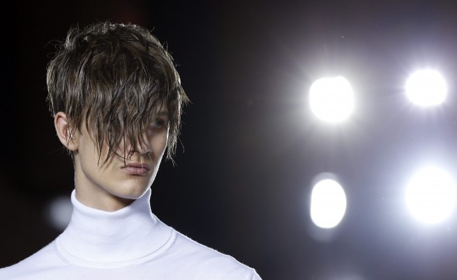 През пролет/лято 2015 г. мъжете според "Александър Маккуин" ще са облечени минималистично