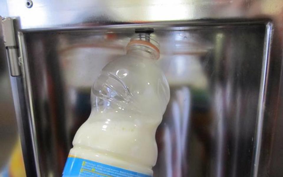 Бразилските власти задържаха млякото на Уругвай
