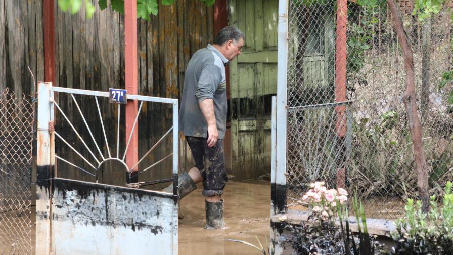 8 души в инфекциозното след наводнението в Добрич