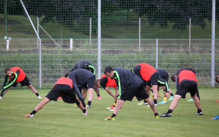 Ботев тренира на дъжд в Австрия