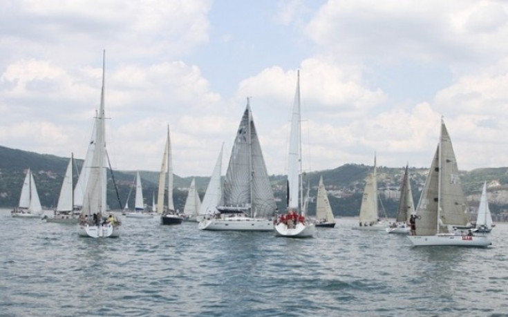 Над 100 ветроходци се пуснаха в регата 