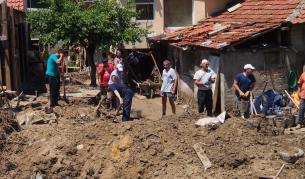 Кой ще разпределя парите от БЧК за хората в "Аспарухово"