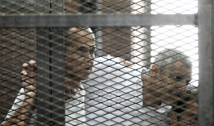 Египет скандализира света като осъди трима журналисти