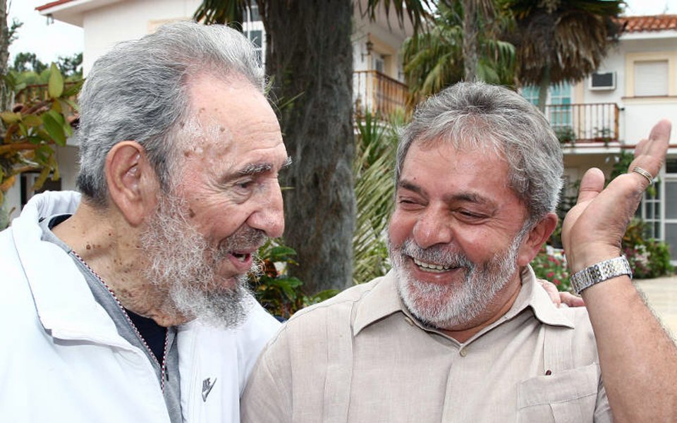 Фидел Кастро поздрави Марадона и Меси