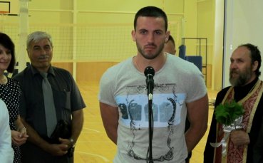 Филип Виденов откри зала в родната гимназия