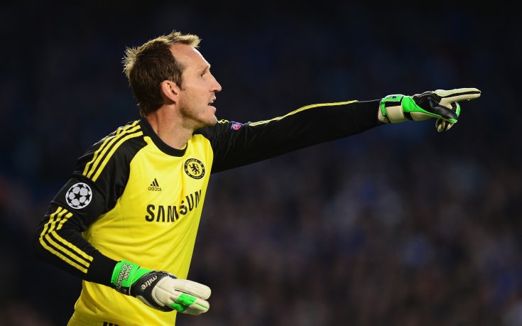 Челси удължи договора на Шварцър, Куртоа се връща