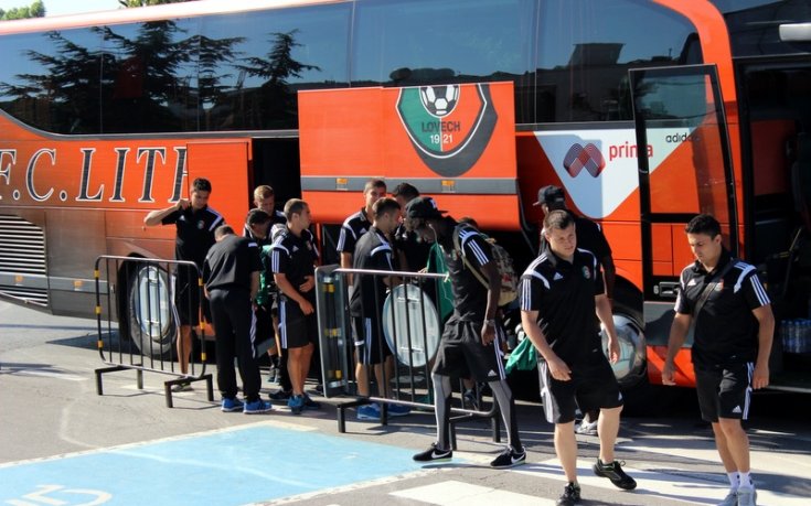 Литекс тръгна за Латвия без двама нови