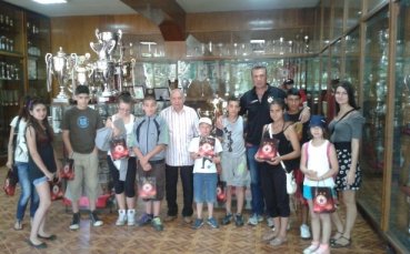 ЦСКА зарадва деца от програмата 